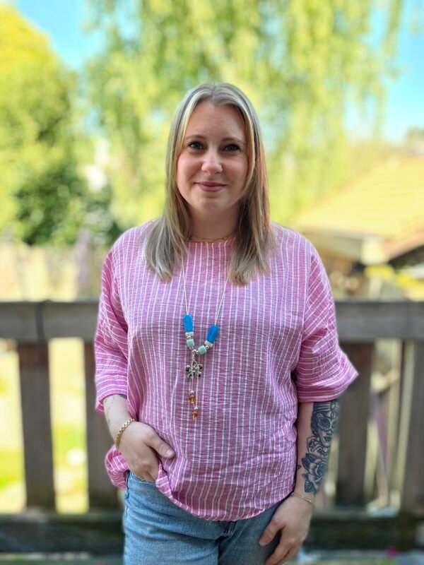 Streep blouse incl ketting