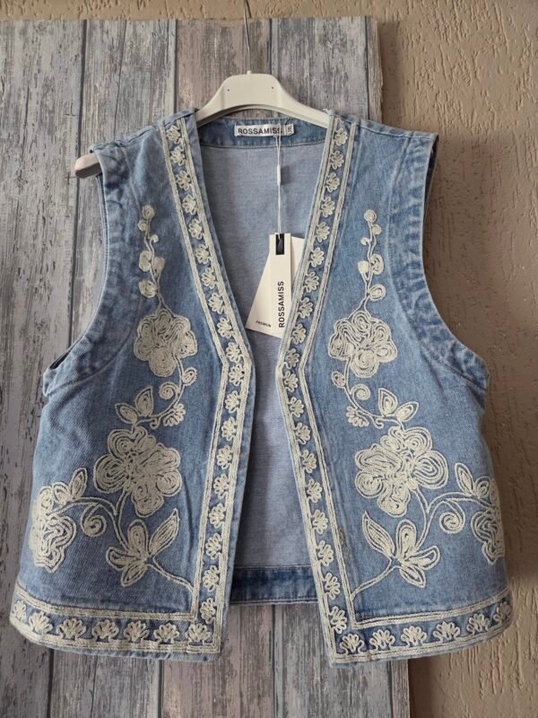 Geborduurde denim gilet