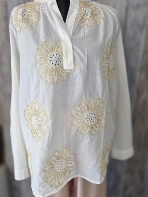 Geborduurde blouse