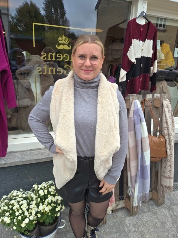 2025/10/1000061342-scaled.jpg Gilet Mireille bont