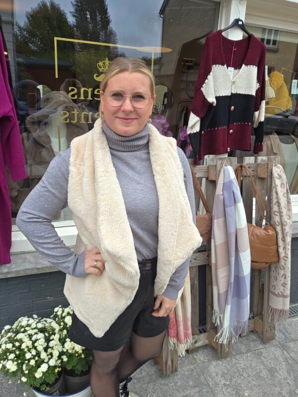 2025/10/1000061343-scaled.jpg Gilet Mireille bont