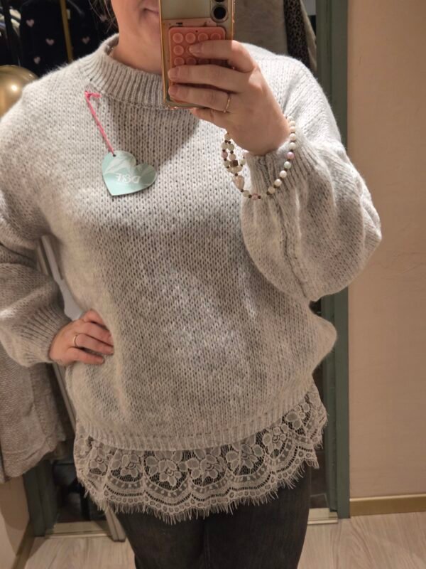Trui met kant